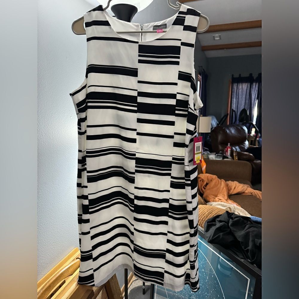 Vince Camuto Sleeveless Shift Dress Summer Splash Black and White Sz 14 NWT